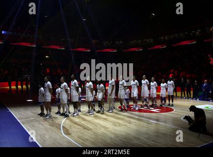 Pasay, Indonésie. 10 septembre 2023. Basket-ball, coupe du monde, Serbie - Allemagne, Knockout round, finale, joueurs allemands lors de l'hymne national avant le match. Crédit : Matthias Stickel/dpa/Alamy Live News Banque D'Images