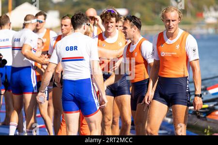 BELGRADE - Guus Mollee, Olav Molenaar, Jan van der Bij, Guillaume Krommenhoek, Sander de Graaf, Jacob Van de Kerkhof, Gert-Jan Van Doorn, Mick Makker et le timonier Dieuwke Fetter en action lors des huit derniers jours des Championnats du monde d'aviron dans la capitale serbe Belgrade. ANP IRIS VAN DEN BROEK netherlands Out - belgique Out Banque D'Images