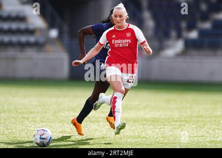 Arsenaux no 25 Stina Blackstenius lors du match final du samedi entre Arsenal WFC et Paris FC en UEFA Women's Champions League, ronde 1 du parcours de la Ligue, à Linköping Arena, Linköping, Suède. Banque D'Images