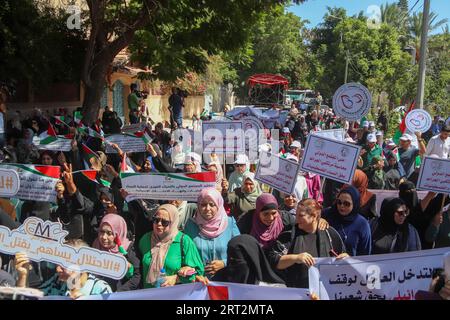 Gaza, Palestine. 10 septembre 2023. (INT) des femmes palestiniennes protestent contre les violations israéliennes contre les femmes à Hébron, devant ''l'UNESCO'' à Gaza.10 septembre 2023, Gaza, Palestine: les femmes palestiniennes protestent et condamnent ce qu’elles ont décrit comme une violation scandaleuse commise contre les femmes à Hébron, devant l’UNESCO, à Gaza, faisant référence à la fouille à nu forcée de cinq palestiniennes par des soldats israéliens lors d’un raid militaire sur Hébron en juillet. Crédit : Hashem Zimmo /Thenews2 (photo : Hashem Zimmo/Thenews2/Zumapress) (image de crédit : © Hashem Zimmo/TheNEWS2 via ZUMA Press W Banque D'Images