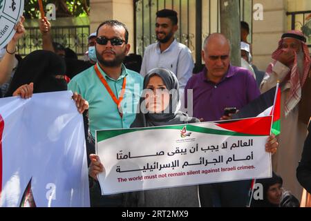 Gaza, Palestine. 10 septembre 2023. (INT) des femmes palestiniennes protestent contre les violations israéliennes contre les femmes à Hébron, devant ''l'UNESCO'' à Gaza.10 septembre 2023, Gaza, Palestine: les femmes palestiniennes protestent et condamnent ce qu’elles ont décrit comme une violation scandaleuse commise contre les femmes à Hébron, devant l’UNESCO, à Gaza, faisant référence à la fouille à nu forcée de cinq palestiniennes par des soldats israéliens lors d’un raid militaire sur Hébron en juillet. Crédit : Hashem Zimmo /Thenews2 (photo : Hashem Zimmo/Thenews2/Zumapress) (image de crédit : © Hashem Zimmo/TheNEWS2 via ZUMA Press W Banque D'Images