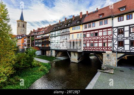 Kraemerbruecke à Erfurt, Thueringen, Deutschland, im Herbst. Le Kraemerbruecke ou pont marchand à Erfurt, Thuringe, Allemagne Banque D'Images