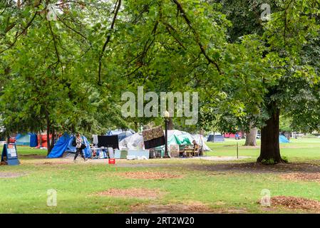 Toronto, Canada, un campement de sans-abri dans le parc public Allan Gardens. Banque D'Images