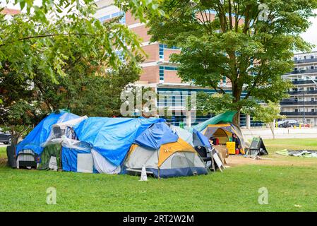 Toronto, Canada, un campement de sans-abri dans le parc public Allan Gardens. Banque D'Images