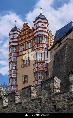 Le château de Bernburg est un château Renaissance situé à Bernburg an der Saale. Il s'élève sur de hautes falaises de grès au-dessus de la rive orientale de la Saale, sur le site Banque D'Images