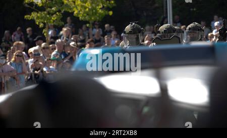 Berlin, Allemagne. 10 septembre 2023. Les membres de la police de Berlin SEK démontrent leurs compétences lors de la journée portes ouvertes de la police de Berlin. Crédit : Paul Zinken/dpa/Alamy Live News Banque D'Images