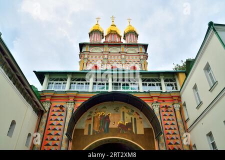 Sergiev Posad, région de Moscou, Russie, 15 août 2019 : Trinity-Sergiev Lavra, monastère russe le plus important, église de la Nativité de Saint John Banque D'Images