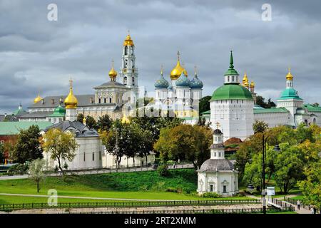 Sergiev Posad, région de Moscou, Russie, 15 août 2019 : vue de la Lavra Trinité-Sergiev, le monastère russe le plus important et spirituel Banque D'Images