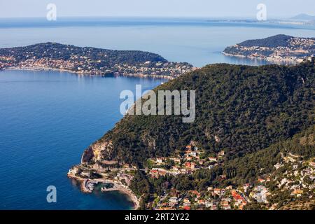 Vue aérienne sur la côte d'Azur et la Méditerranée en France Banque D'Images