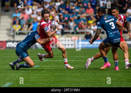 Eccles le dimanche 10 septembre 2023. Marc Sneyd des Red Devils de Salford est affronté par Josh Drinkwater des Wolves lors du match de Betfred Super League entre Salford Red Devils et Warrington Wolves au stade AJ Bell, Eccles, le dimanche 10 septembre 2023. (Photo : Ian Charles | MI News) crédit : MI News & Sport / Alamy Live News Banque D'Images