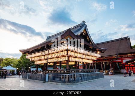 Kyoto, Japon, mai 16 2019 : Maidono au sanctuaire Yasaka-Jinja à Kyoto, Japon Banque D'Images