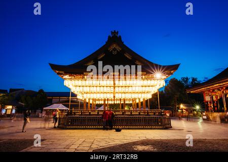 Kyoto, Japon, mai 16 2019 : Maidono au sanctuaire Yasaka-Jinja à Kyoto, Japon Banque D'Images