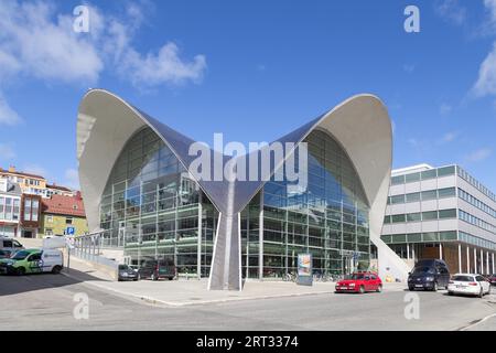 Tromso, Norvège, 01 juin 2018 : vue extérieure de la bibliothèque moderne et des archives dans le centre-ville Banque D'Images