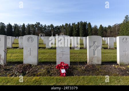 Becklingen, Allemagne, 2 avril 2018 : pierres tombales au cimetière de guerre britannique de Becklingen Banque D'Images