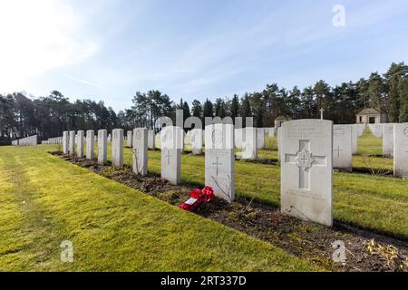 Becklingen, Allemagne, 2 avril 2018 : pierres tombales au cimetière de guerre britannique de Becklingen Banque D'Images