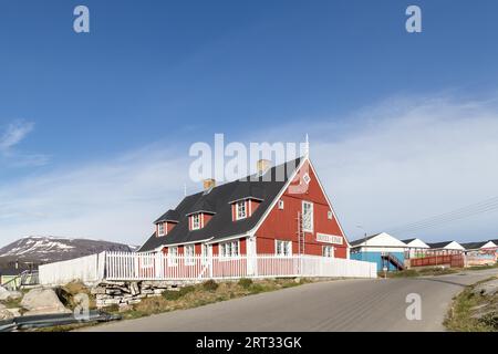 Qeqertarsuaq, Groenland, 4 juillet 2018 : vue extérieure de l'hôtel Disko sur l'île Disko Banque D'Images