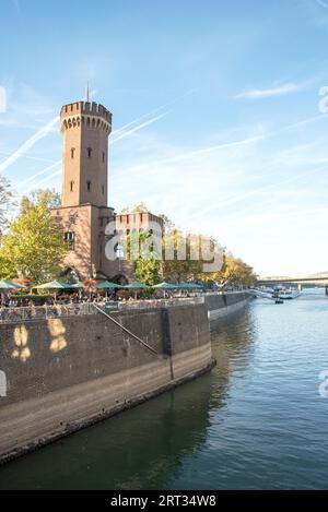 Tour Malakoff dans le port de Rheinau à Cologne Banque D'Images