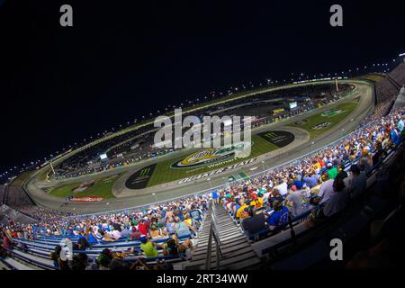 14 juillet 2018, Sparta, Kentucky, États-Unis : les fans encouragent les équipes de la Monster Energy NASCAR Cup Series lors de la course du Quaker State 400 AT Banque D'Images