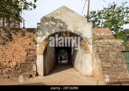 Negombo, Sri Lanka, 24 juillet 2018 : la porte du fort hollandais historique Banque D'Images