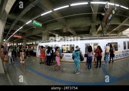 salvador, bahia, brésil mai 29,2023 : passagers utilisant la station de métro de la ville de salvador. Banque D'Images