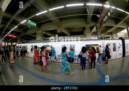 salvador, bahia, brésil mai 29,2023 : passagers utilisant la station de métro de la ville de salvador. Banque D'Images