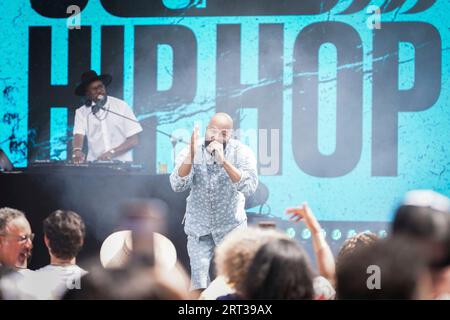 Washington, États-Unis d ' Amérique. 09 septembre 2023. Washington, États-Unis d ' Amérique. 09 septembre 2023. Le rappeur et acteur Common joue lors d'une célébration du 50e anniversaire du Hip Hop, organisée par la vice-présidente américaine Kamala Harris à la résidence de l'Observatoire naval, le 9 septembre 2023 à Washington, DC. L'événement célèbre la contribution du hip hop à la communauté noire et au monde. Crédit : Lawrence Jackson/White House photo/Alamy Live News Banque D'Images