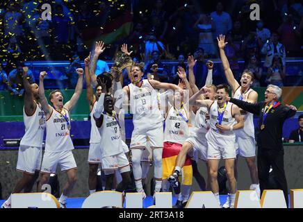 Manille, Philippines. 10 septembre 2023. L’équipe d’Allemagne célèbre la victoire de la finale de la coupe du monde FIBA à Manille, aux Philippines, le 10 septembre 2023. Crédit : Meng Yongmin/Xinhua/Alamy Live News Banque D'Images