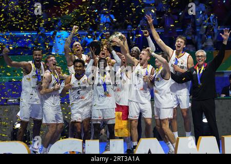 Manille, Philippines. 10 septembre 2023. L’équipe d’Allemagne célèbre la victoire de la finale de la coupe du monde FIBA à Manille, aux Philippines, le 10 septembre 2023. Crédit : Meng Yongmin/Xinhua/Alamy Live News Banque D'Images