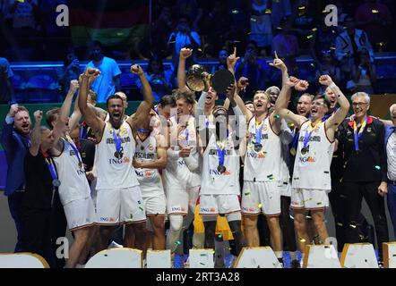 Manille, Philippines. 10 septembre 2023. L’équipe d’Allemagne célèbre la victoire de la finale de la coupe du monde FIBA à Manille, aux Philippines, le 10 septembre 2023. Crédit : Meng Yongmin/Xinhua/Alamy Live News Banque D'Images