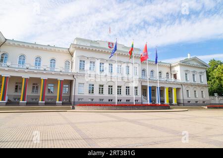 VILNIUS, LITUANIE - 1 SEPTEMBRE 2023 : l'extérieur de la façade du Bureau du Président de la République de Lituanie Banque D'Images