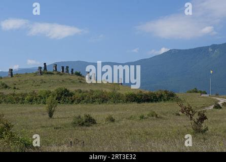 Bihac, Bosnie-Herzégovine - 06 septembre 2023 : site commémoratif serbe. 12 000 à 15 000 civils serbes ont été assassinés par le régime oustacha en 1941 à Garav Banque D'Images
