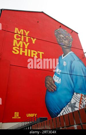 Murale « My City My shirt » par UNIFY Creative (toujours crédit) Banque D'Images