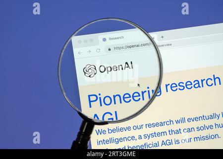 Ostersund, Suède - 23 juin 2023 : site OpenAI sur un écran d'ordinateur. OpenAI est un laboratoire de recherche américain en intelligence artificielle (IA). Banque D'Images