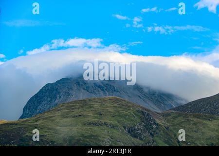 Ben Nevis caché dans les nuages - vue depuis Banavie, fort William, Écosse Banque D'Images