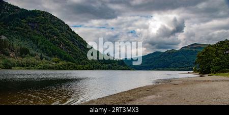 Magnifique Loch gagnez un jour nuageux d'été, Lochearnhead, Perthshire, Écosse Banque D'Images