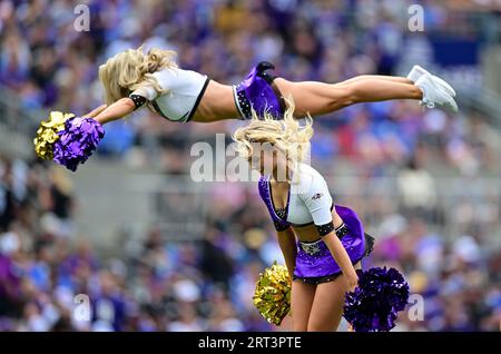 Baltimore, États-Unis. 10 septembre 2023. Les cheerleaders des Ravens de Baltimore jouent contre les Texans de Houston lors de la première moitié du match d'ouverture à domicile des Ravens de Baltimore au M&T Bank Stadium de Baltimore, Maryland, le dimanche 10 septembre 2023. Photo de David Tulis/UPI crédit : UPI/Alamy Live News Banque D'Images