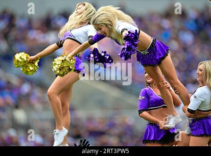 Baltimore, États-Unis. 10 septembre 2023. Les cheerleaders des Ravens de Baltimore jouent contre les Texans de Houston lors de la première moitié du match d'ouverture à domicile des Ravens de Baltimore au M&T Bank Stadium de Baltimore, Maryland, le dimanche 10 septembre 2023. Photo de David Tulis/UPI crédit : UPI/Alamy Live News Banque D'Images