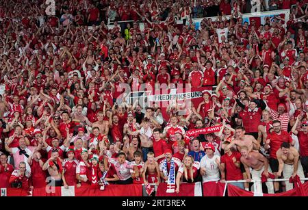 Helsinki, Finlande. Septembre 10 2023 : . Supporters danois lors d'un match de qualification du Groupe H EURO 2024, Finlande contre Danemark, au stade olympique d'Helsinki, Finlande. Kim Price/CSM crédit : CAL Sport Media/Alamy Live News Banque D'Images