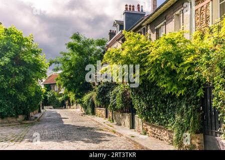 Les rues pavées et les jolies maisons basses de 'la campagne ä Pariss' ('la campagne à Paris') Banque D'Images