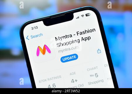 New Delhi, Inde 10 septembre 2023:- application de mode Myntra sur smartphone utilisé pour acheter des vêtements et des produits de beauté en ligne Banque D'Images