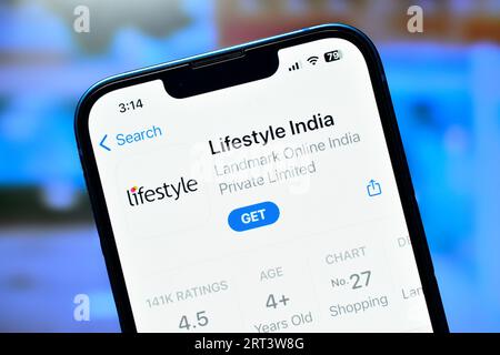 New Delhi, Inde 10 septembre 2023:- application Lifestyle sur smartphone utilisé pour acheter des vêtements en ligne Banque D'Images