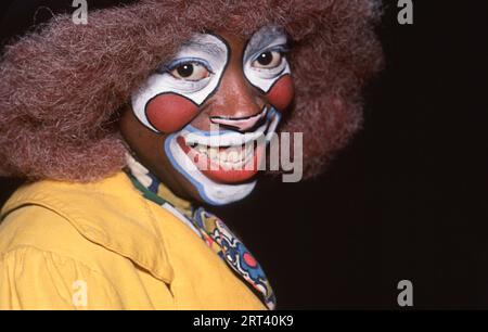 Portrait posé de Ringling Brother clown Bernice Collins. Elle est la première clown noire avec Ringling. Auditions de clown College au Nassau Coliseum à Uniondale, long Island, New York, 1979. Banque D'Images