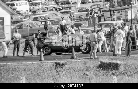 Sam Posey dans une Penske Sunoco Camaro au Watlins Glen Trans Am 1968, a terminé 2e. Banque D'Images