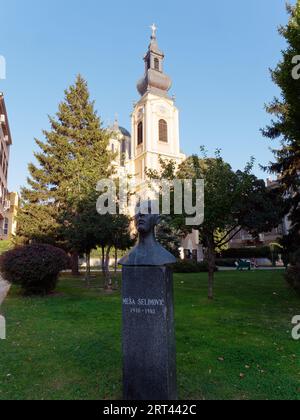 Place de la libération et Monument à l'homme multiethnique avec église cathédrale de la Nativité des Theotokos, Sarajevo, 10 septembre 2023. Banque D'Images