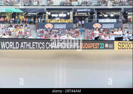 Budapest, Allemagne. 19 août 2023. Budapest, Hongrie, 19 août 2023 : Championnats du monde d'athlétisme Budapest 2023 lettrage sur un panneau LED lors de la cérémonie d'ouverture des Championnats du monde d'athlétisme 2023 au Centre national d'athlétisme, à Budapest, Hongrie. (Sven Beyrich/SPP) crédit : SPP Sport Press photo. /Alamy Live News Banque D'Images
