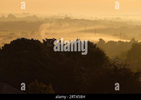 Un matin brumeux à Sandal près de Wakefield, West Yorkshire, Royaume-Uni Banque D'Images