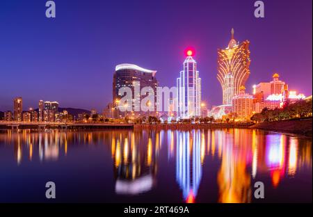 Macao, FÉVRIER 2 2014 - vue de nuit sur le Grand Lisboa et le paysage urbain Banque D'Images