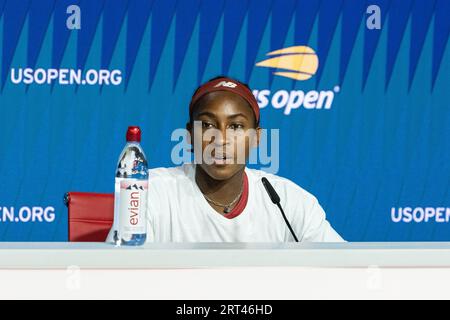 New York, États-Unis. 09 septembre 2023. Coco Gauff, vainqueur du championnat féminin de l'US Open, s'adresse à la presse au Billie Jean King tennis Center à New York (photo de Lev Radin/Pacific Press) crédit : Pacific Press Media production Corp./Alamy Live News Banque D'Images