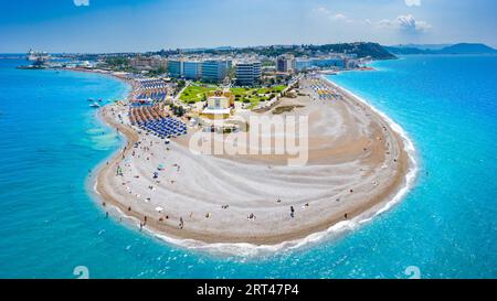 Vue aérienne de la plage d'Elli sur l'île de Rhodes, Dodécanèse, Grèce, Europe Banque D'Images