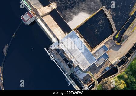 Échelle à saumon au barrage Pitlochry et à la centrale hydroélectrique sur la rivière Tummel Banque D'Images